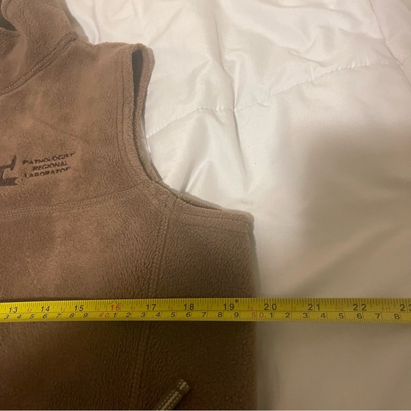 Cabela’s Vest Women Medium Brown Lightweight Embroidered Logo Full Zip Pockets - Picture 9 of 9